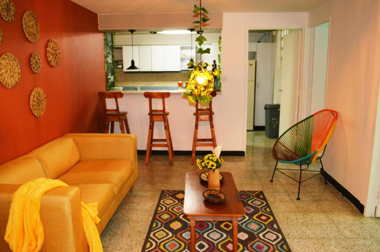 Africa House-Casa Hotel Laureles-La70 Medellín Extérieur photo
